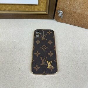 Elegant Designer Brown Phone Case Louis Vuitton Reproduction IPhone 12